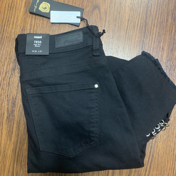 Mavi Tess Jeans, black w piercing loops & step hem - Picture 2 of 7